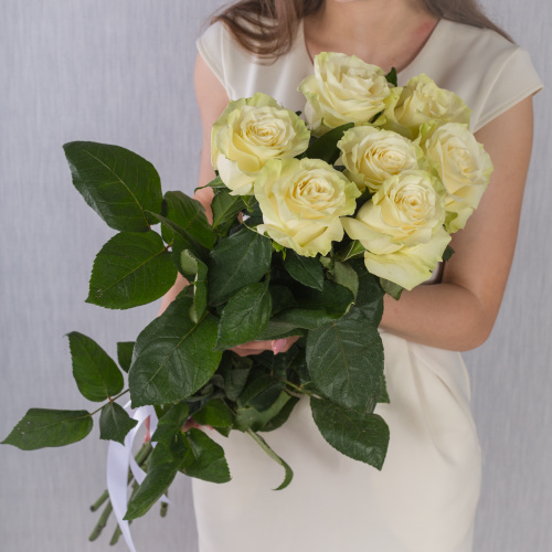 Букет из 7 Белых крупных роз 60 см арт. 36402