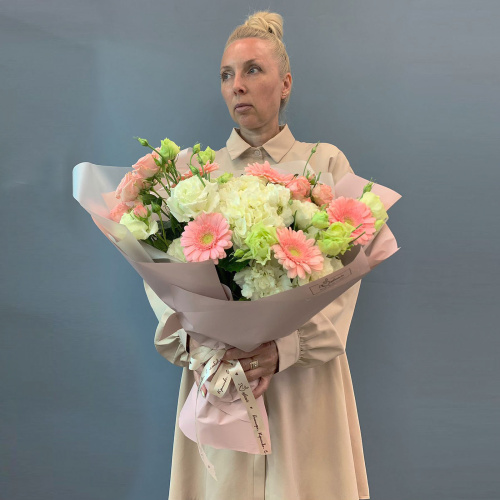 Букет с гортензией и мини герберами N 66828