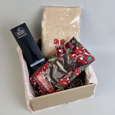 Подарочный набор "Сюрприз для бабушки" полотенце, аромадиффузор, шоколад N 69425