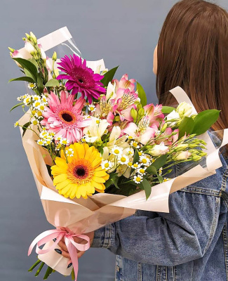 Букет из гербер, ромашек, альстромерии. Беззаботность и мечты N 36298