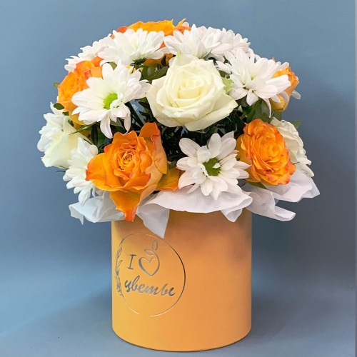 Коробка с розами и кустовой хризантемой N 66994