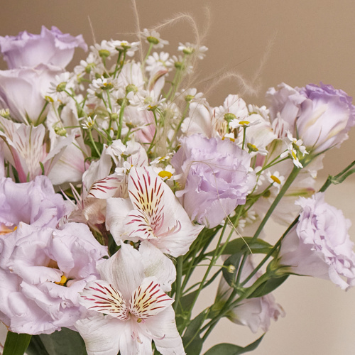 Букет из эустомы в вазе. Сет N 82238