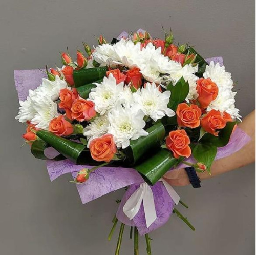 Букет "Беззаботность" из кустовой розы и кустовой хризантемы арт. 5481