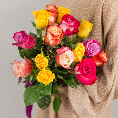 Букет из 15 цветных Эквадорских роз 40 см. с крупным бутоном арт. 50564